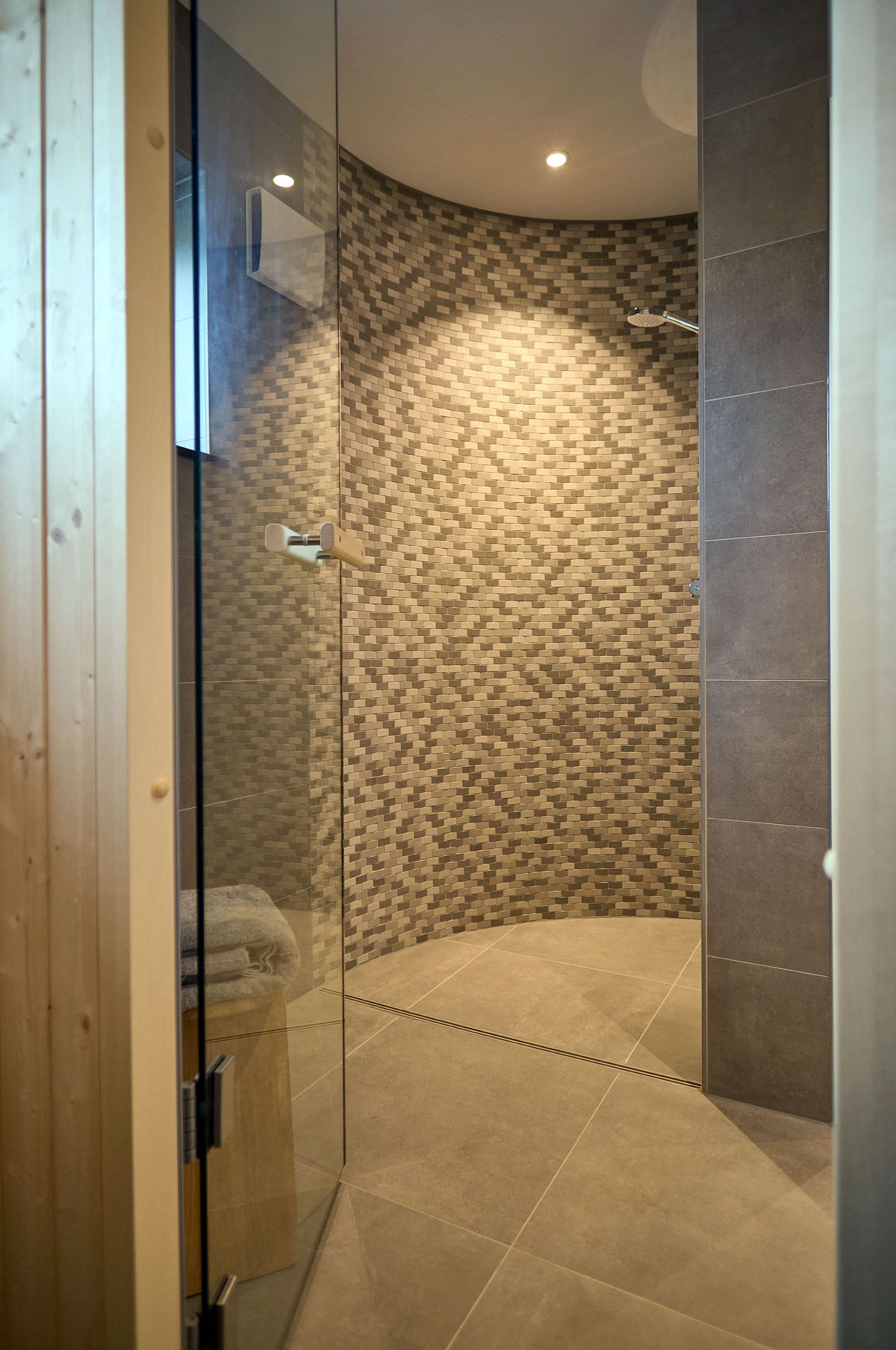 Dusche im Saunabereich